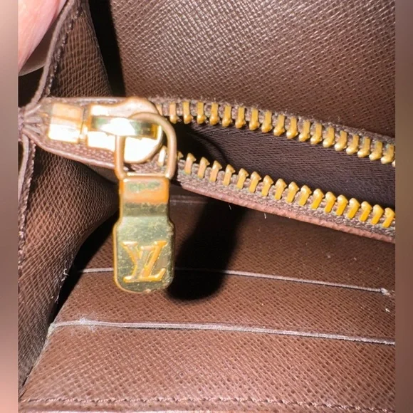 Louis Vuitton Damier Ebene Sarah Wallet pre loved condition - Picture 4 of 12